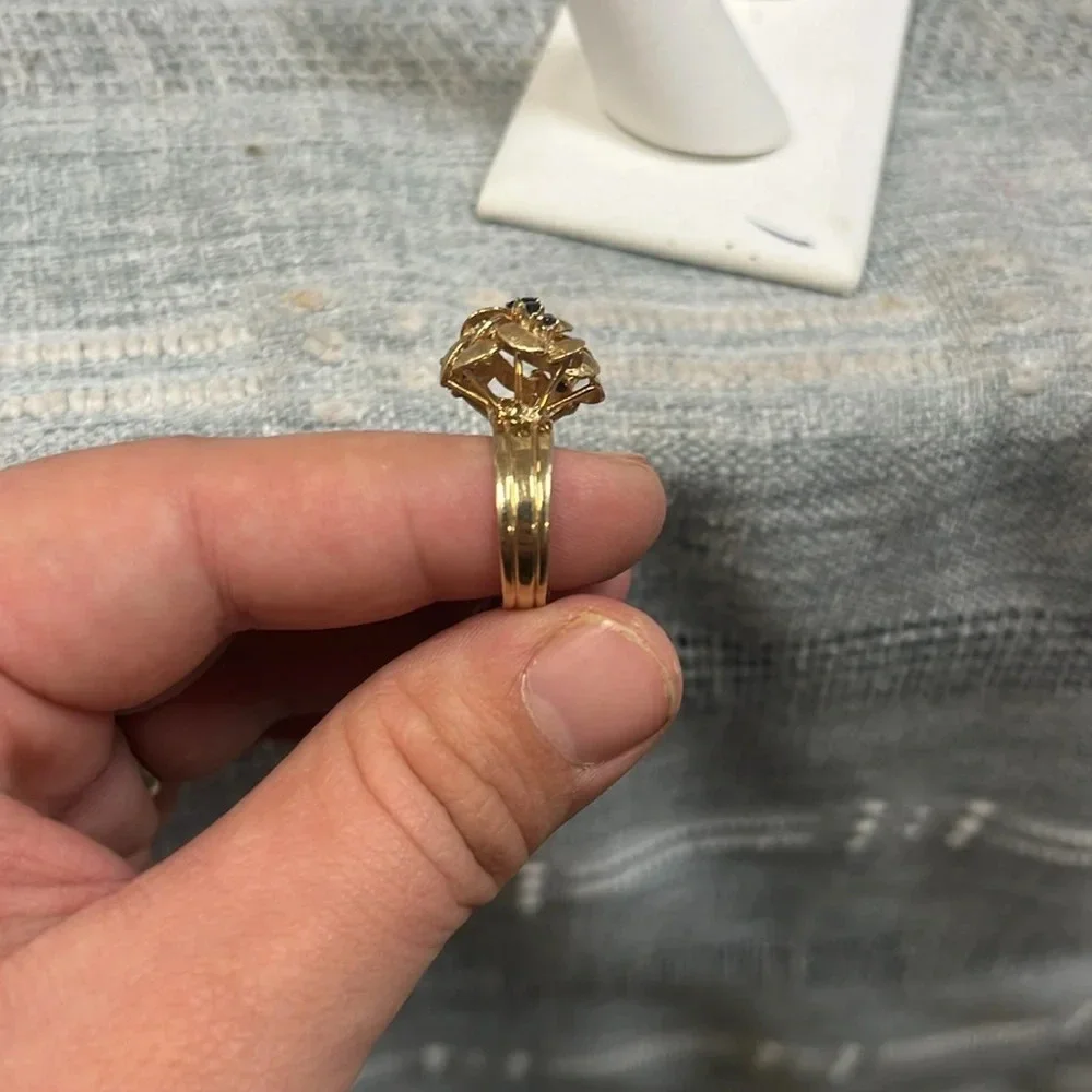 437098 14k YG vintage sapphire ring - Picture 2 of 5